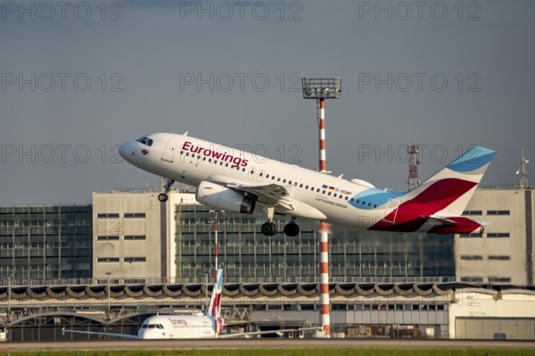 Eurowings Airbus A319 beim Start auf dem Flughaben Düsseldorf, DUS, Nordrhein-Westfalen, Deutschland