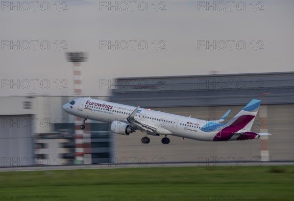 Eurowings Airbus A321Neo, beim Start auf dem Flughaben Düsseldorf, DUS, Nordrhein-Westfalen, Deutschland