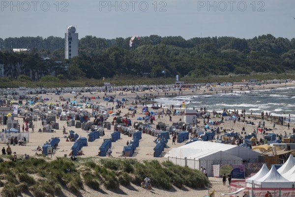 A lively sandy beach with lots of people and beach chairs, Düne, Warnemünde, Rostock, Mecklenburg-Vorpommern, Germany