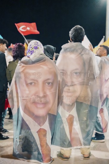 Gaziantep, Türkiye – May 28, 2023. Supporters of President Recep Tayyip Erdogan celebrate in the streets after his victory in the presidential election against rival Kemal Kiliçdaroglu. Erdogan received 52.18% of the vote in the runoff, securing his third presidential term, Gaziantep, Gaziantep, Türkiye