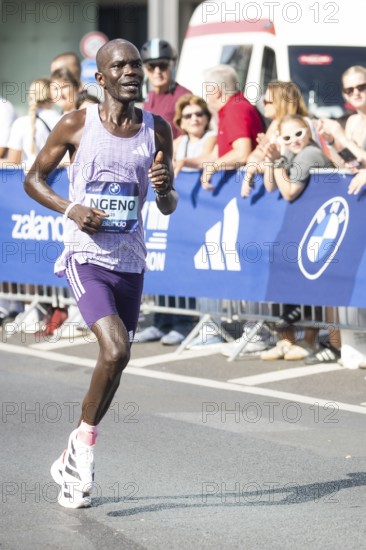 Robert Ngeno (KEN), retired shortly in front of the finish at KM39, here at KM38 in front of Potsdamer Platz at the 51st BMW Berlin Marathon 2025 on 21/09/2025