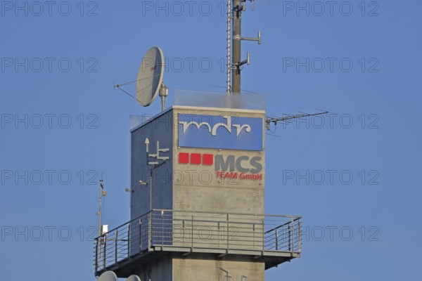 Antenna and satellite dish on the roof of the MDR Landesfunkhaus, Central German television station, inscription, Rotehorn, municipal park, Rotehornpark, Magdeburg, Saxony-Anhalt, Germany