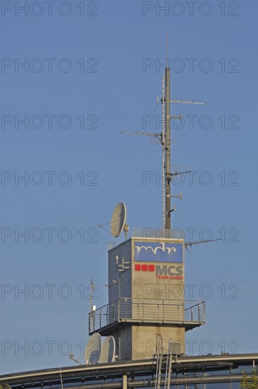 Antenna and satellite dish on the roof of the MDR Landesfunkhaus, Central German television station, inscription, Rotehorn, municipal park, Rotehornpark, Magdeburg, Saxony-Anhalt, Germany