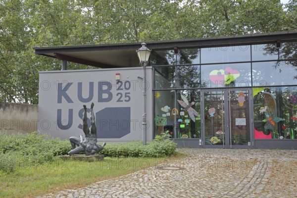 Entrance to the Cube 2025 to the art museum Kloster Unser Lieben Frauen and sculpture Ringergruppe by Joachim Jastram 1973, Modernes Gebäude, Magdeburg, Saxony-Anhalt, Germany