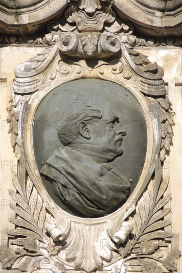 Relief of Lord Mayor Gustav Hasselbach, monument, head, medallion, detail, fountain, Hasselbachbrunnen, Haydnplatz, Magdeburg, Saxony-Anhalt, Germany