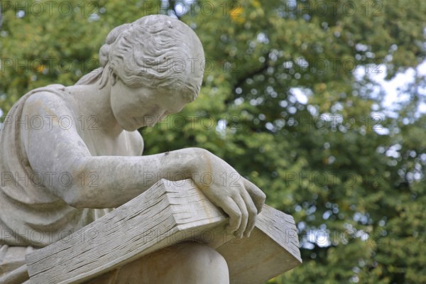 Seated white female figure reading a thick book as a symbol of science, allegory, knowledge, reading, monument to Lord Mayor Gustav Hasselbach, book reader, Hasselbach Fountain, Haydnplatz, Magdeburg