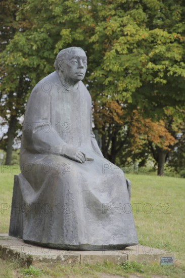 Sculpture Käthe Kollwitz by Gustav Seitz 2010, monument to the paintress, sculptor, seated female figure, bronze sculpture, modern art life-size, sculpture park, Magdeburg, Saxony-Anhalt, Germany