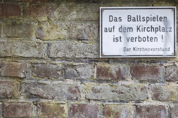 Sign with inscription Playing ball games on the church square is prohibited! The church council, Münsterland, North Rhine-Westphalia, Germany