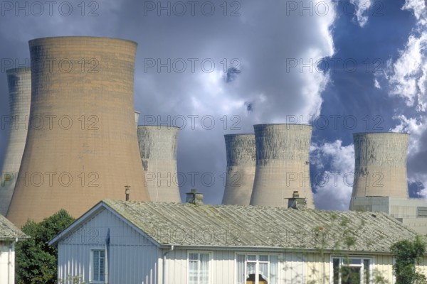Cooling towers of a coal-fired power station next to a residential neighbourhood, Midlands, England, Great Britain