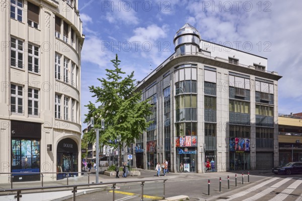 Costumes and carnival supplies, shopping, Deiters, street, pedestrian crossing, bollards, modern architecture, facade with windows, trees, blue sky, cumulus clouds, intersection Hirschstraße with Breite Straße, Stuttgart, state capital, city district Stuttgart, Baden-Württemberg, Germany