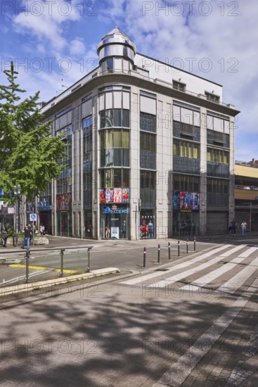 Costumes and carnival supplies, shopping, Deiters, street, pedestrian crossing, bollards, modern architecture, facade with windows, trees, blue sky, cumulus clouds, intersection Hirschstraße with Breite Straße, Stuttgart, state capital, city district Stuttgart, Baden-Württemberg, Germany