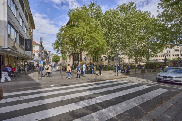 Pedestrian zone, street, square, pedestrian crossing, zebra crossing, general architecture, vehicle, pedestrians as accessories, blue sky, cumulus clouds, intersection between Hirschstraße, Nadlerstraße, Neue Brücke and Pierre-Pflimlin-Platz, Stuttgart, state capital, city district of Stuttgart, Baden-Württemberg, Germany