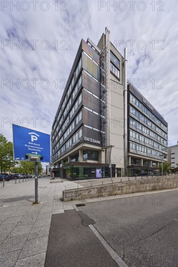 Baden-Württembergische Bank, BW-Bank, modern architecture, signpost to the BW-Bank underground car park, art museum and city centre, milky blue sky, diffuse light, Theodor-Heuss-Straße, Stuttgart, state capital, Stuttgart city district, Baden-Württemberg, Germany