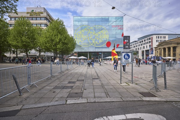 Art museum Stuttgart, modern architecture, Architekturbüro Hascher Jehle, pedestrian zone, general development, barrier railings, pedestrians as accessories, milky blue sky, diffuse light, slightly sunny, Königstraße, Stuttgart, state capital, urban district of Stuttgart, Baden-Württemberg, Germany
