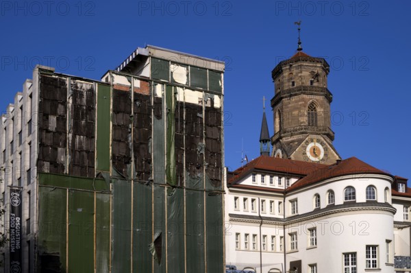 Construction site, controversial building project of René Benko's insolvent Signa company, logo, ongoing insolvency proceedings, ZWEIHOCHFÜNF agency, former Galeria Kaufhof, Königsstrasse, Schulstrasse, collegiate church, Stuttgart, Baden-Württemberg, Germany