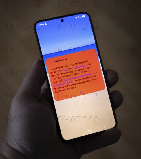On 11 September 2025 at 11:00 a.m., a test warning appears on a smartphone, issued by the Federal Office of Civil Protection Disaster Assistance, Frankfurt, Heassen, Germany