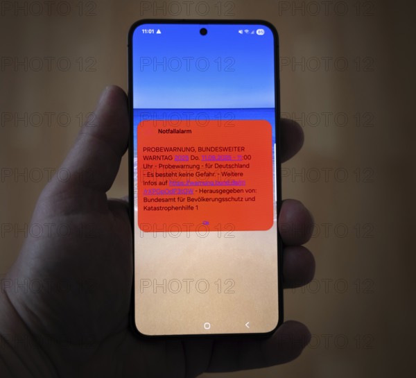 On 11 September 2025 at 11:00 a.m., a test warning appears on a smartphone, issued by the Federal Office of Civil Protection Disaster Assistance, Frankfurt, Heassen, Germany