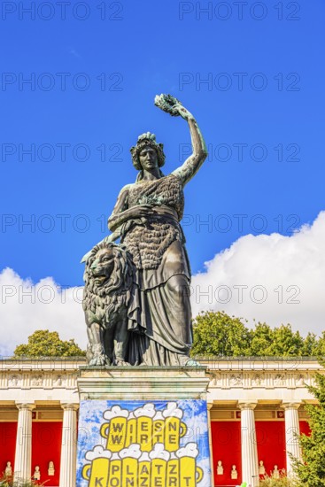 The Wiesnwirte square concert takes place under the statue of Bavaria, Festwiese, Theresienwiese, Oktoberfest, Munich, Upper Bavaria, Bavaria, Germany