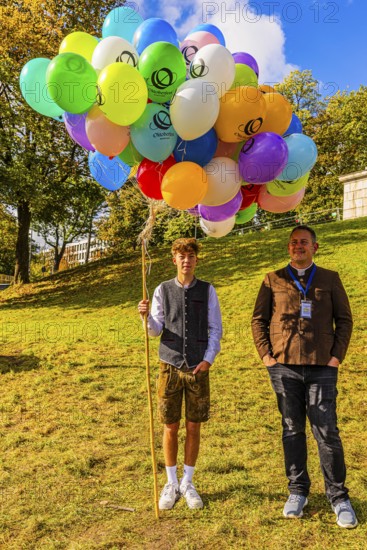 Colourful balloons for the grand finale of the Wiesnwirte Platzkonzert, Festwiese, Theresienwiese, Oktoberfest, Munich, Upper Bavaria, Bavaria, Germany