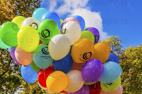 Colourful balloons for the grand finale of the Wiesnwirte Platzkonzert, Festwiese, Theresienwiese, Oktoberfest, Munich, Upper Bavaria, Bavaria, Germany