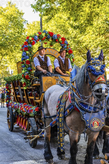 Splendid team of the Paulaner brewery, entry of the Oktoberfest hosts, Oktoberfest, Munich, Upper Bavaria, Bavaria, Germany