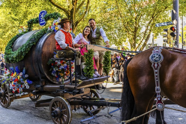 Barrel wagon with the landlady of the Löwenbräu marquee Stephanie Spendler, Oktoberfest, Munich, Upper Bavaria, Bavaria, Germany