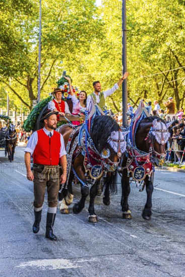 Barrel wagon with the landlady of the Löwenbräu marquee Stephanie Spendler, Oktoberfest, Munich, Upper Bavaria, Bavaria, Germany