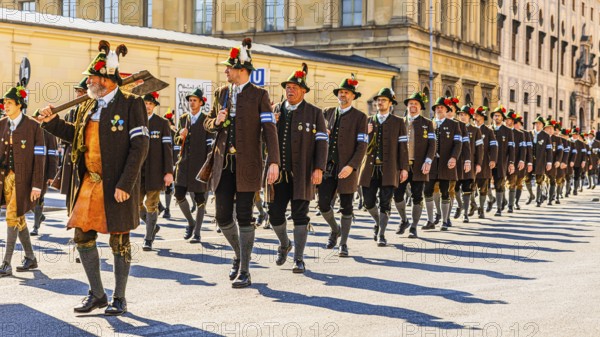 Historical group Schmied von Kochel from Munich, traditional traditional costume and marksmen procession, Oktoberfest, Munich, Upper Bavaria, Bavaria, Germany