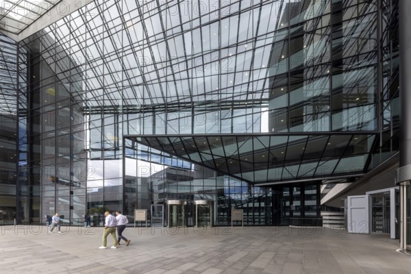 Landesbank Baden-Württemberg, LBBW. Exterior view with glass façade. Europaviertel Stuttgart, Baden-Württemberg, Germany