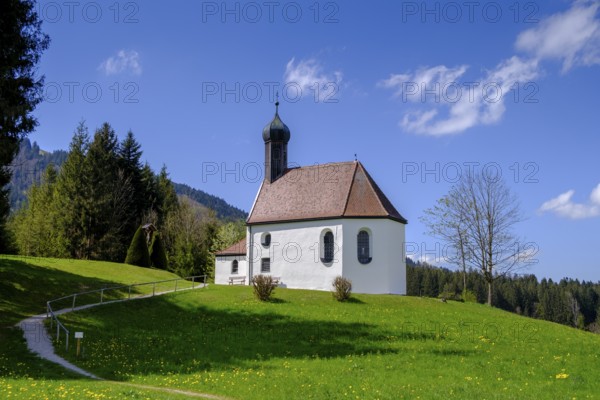 Plague chapel near Wackersberg, Upper Bavaria, Bavaria, Germany