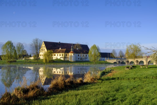 Morning atmosphere, fog at the Fischhof, Fischhofpark, Tirschenreuth, Upper Palatinate, Bavaria, Germany