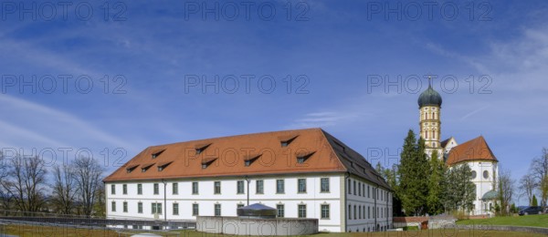 Castle and parish church of St Martin. Marktoberdorf, Ostallgäu, Swabia, Bavaria, Germany