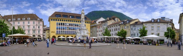 Waltherplatz square with Walter von der Vogelweide monument, Bolzano, South Tyrol, Italy