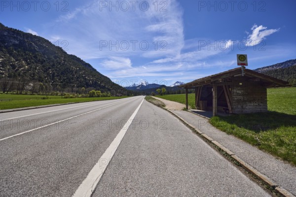 Road, bus stop, bus shelter, mountain landscape, mountains, hills, footpath and cycle path, forest, meadow, bus stop Winkl Zollhäuser, blue sky, cirrostratus clouds, federal road 20, Reichenhaller Straße, Bischofswiesen, district Berchtesgadener Land, Bavaria, Germany