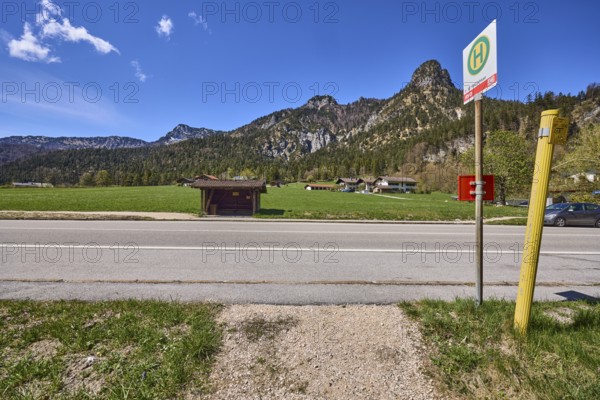 Road, bus stop, bus shelter, landscape photography, mountains, hills, footpath and cycle path, forest, meadow, farmsteads, Winkl Zollhäuser bus stop, blue sky, cumulus clouds, Reichenhaller Straße, Bundesstraße 20, Bischofswiesen, Berchtesgadener Land district, Bavaria, Germany