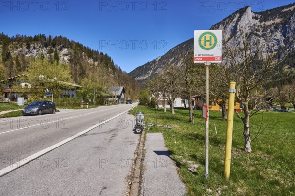 Bus stop Winkl Zollhäuser, road, mountain landscape, mountains, meadow, trees, coniferous forest, farmstead, car, mobile milk can, blue sky, cloudless, intersection of federal road 20, Reichenhaller Straße with Beim Eisenrichter, Bischofswiesen, district of Berchtesgadener Land, Bavaria, Germany