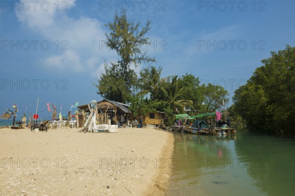 Sandy beach beach and beach bar, Klong Khong Beach, Sala Dan, Ko Lanta, Koh Lanta, Krabi Province, Southern Thailand, Andaman Sea, Thailand