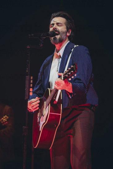 Ben Schneider, singer of Lord Huron live at the Tempodrom Berlin on 08.09.2025