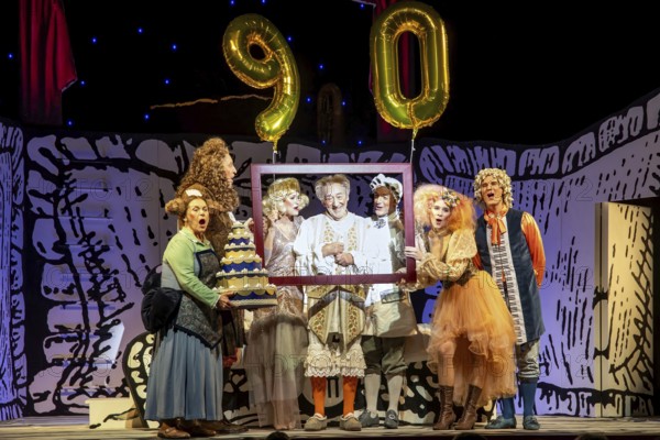 Birthday surprise: Dagmar Biener, Harald Effenberg, Christiane Zander, Dieter Hallervorden, Mario Ramos, Helen Barke, Peter Lewys Preston - Premiere Der eingebildet Kranke after Der eingebildete Kranke by Molière / 90th birthday of Dieter Hallervorden, Berlin, 05.9.25