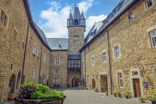 View over the inner courtyard of Spangenberg Castle to the castle tower, Spangenberg, Schwalm-Eder-Kreis, Hesse, Germany
