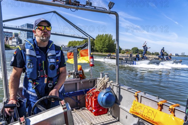 Exercise run of a multi-purpose pontoon on the Rhine, support boat of the specialist group for water hazards, in Düsseldorf, the motorised pontoon can be used as a ferry for people or equipment, as a working platform or bridge, during the major exercise FÜLEX25, lasting several days, of the THW, Technical Relief Agency, North Rhine-Westphalia regional association, over 3500 volunteers from the 127 North Rhine-Westphalia local associations practise many different deployment scenarios over 4 weekends