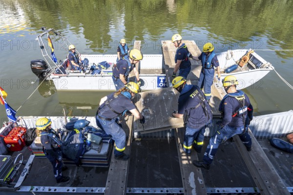Construction of a multi-purpose pontoon, the specialist group for water hazards, in Düsseldorf, the motorised pontoon can be used as a ferry for people or equipment, as a working platform or bridge, during the major exercise FÜLEX25, lasting several days, of the THW, Technisches Hilfswerk, Landesverband North Rhine-Westphalia, over 3500 volunteers from the 127 North Rhine-Westphalia local associations practise many different deployment scenarios over 4 weekends