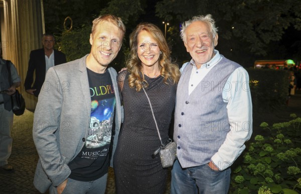 Oliver Pocher, Christiane Zander and Dieter Hallervorden and at the premiere of the play 'Der eingebildet Kranke' and Dieter Hallervorden's 90th birthday at the palace gardens Theatre. Berlin, 05.09.2025