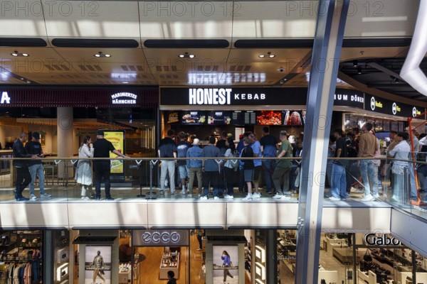 Honest Kebab snack bar, premium kebab, kebab shop, cult, queue, passers-by, Food Sky, shopping centre, Europa-Passage, Hamburg, Germany