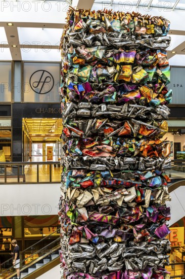 Interior design, artwork made from compressed scrap cars, partially vacant Shopping Quartier 205 in Friedrichstraße and Mohrenstraße, Berlin, Germany