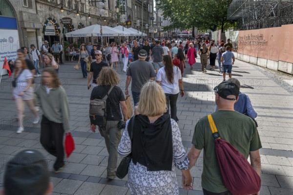 Strolling tourists in the pedestrian zone, Neuhauser Str, Munich, Bavaria, Germany