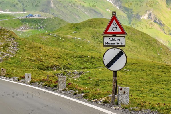 Traffic sign Warning sign Warning for road users Attention marmots, below traffic sign all restrictions lifted, Großglockner-Hochalpenstraße, Heiligenblut, Carinthia, Austria
