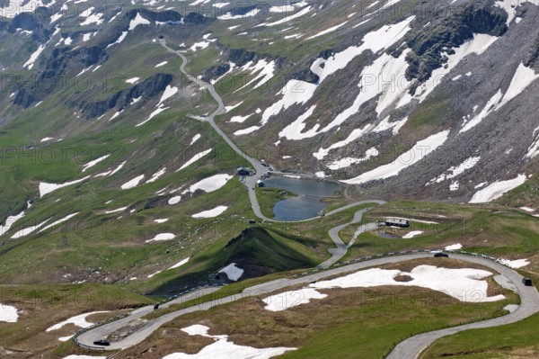 View from Edelweiss ridge to mountain pass Alpine pass Alpine mountain road Alpine road Pass road Pass road Pass old Grossglockner High Alpine Road Grossglockner High Alpine Road, in front serpentines narrow bends with cobblestones, in the background on the right small lake Fuscher Lacke, behind it road to Mittertörl, Carinthia, East Tyrol, Austria