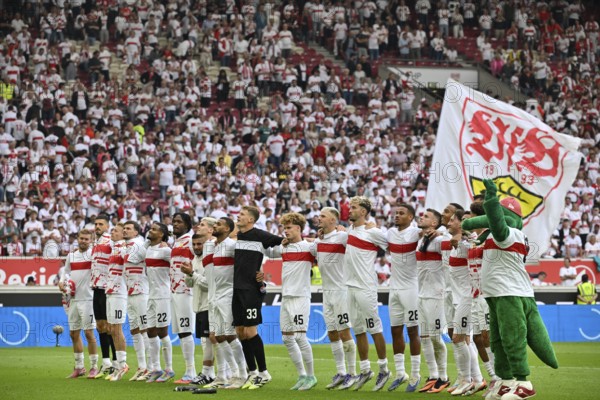 Final cheer, VfB Stuttgart players celebrate in the fan curve with their fans, flag, banner, crest, logo, mascot Fritzle VfB Stuttgart Bundesliga, MHPArena, MHP Arena Stuttgart, Baden-Württemberg, Germany