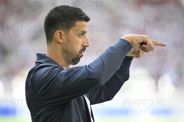 DAZN TV expert Sami Khedira, gesture gesture Bundesliga, MHPArena, MHP Arena Stuttgart, Baden-Württemberg, Germany